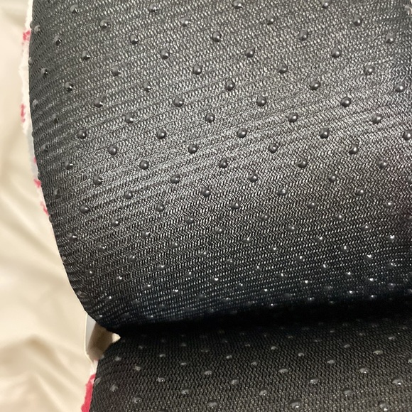 NWT Women’s Heat Trendz Super Deluxe Red and White floor slipper. Size S/M. - Picture 6 of 6